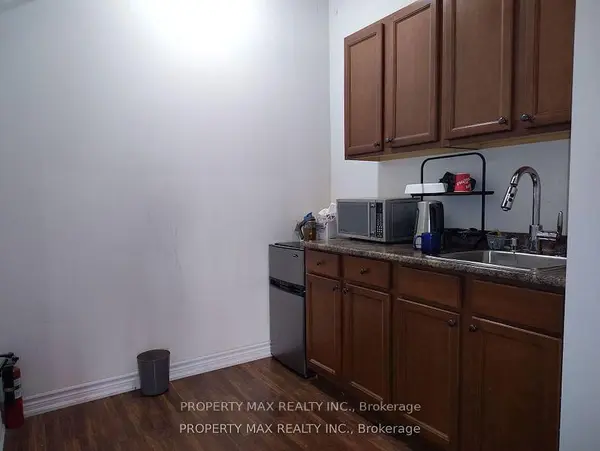 70 Delta Park BLVD #12, Brampton, ON L6T 5E9