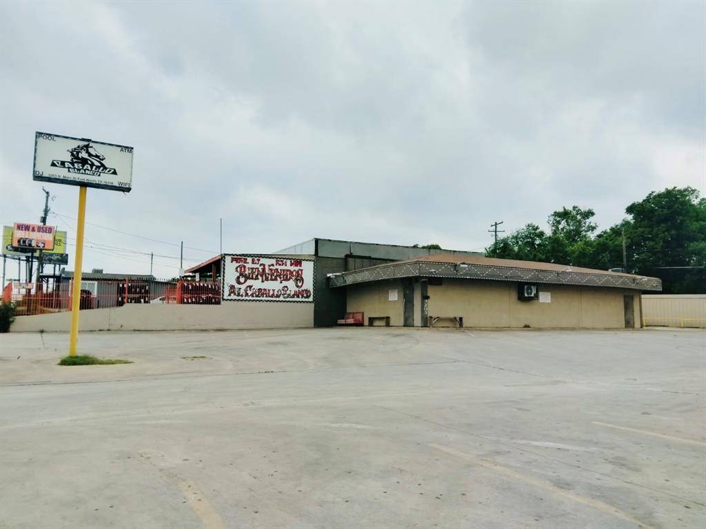 3203 N Main Street, Fort Worth, TX 76106