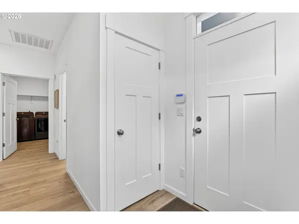 872 LAUREL PL, Silverton, OR 97381