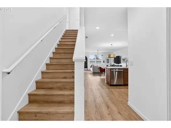 872 LAUREL PL, Silverton, OR 97381