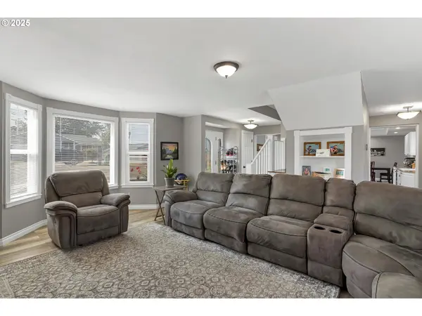 174 STEELHAMMER RD, Silverton, OR 97381