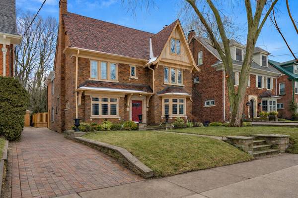 80 Douglas DR, Toronto C09, ON M4W 2B4