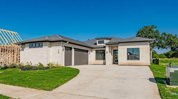 925 Bandon Dunes Drive, Fort Worth, TX 76028