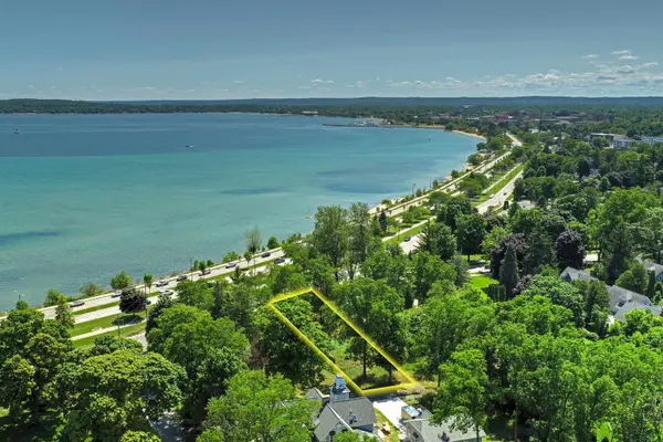 1123 Bay ST, Traverse City, MI 49684