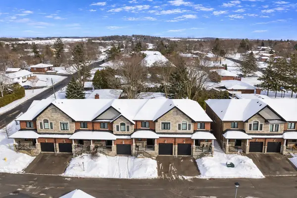 13 Charmuse LN, East Gwillimbury, ON L9N 1K9