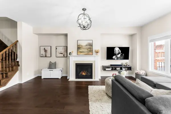 13 Charmuse LN, East Gwillimbury, ON L9N 1K9