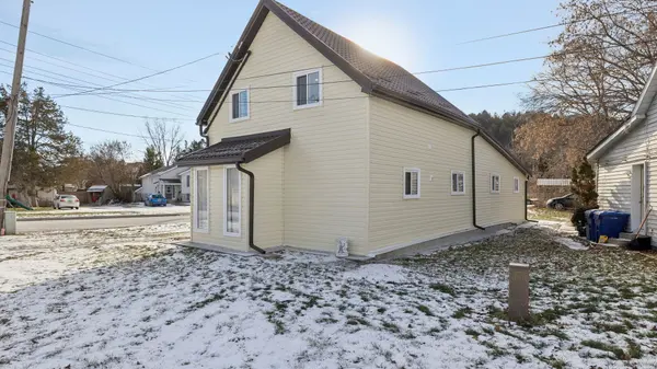 26 Metcalfe ST, Quinte West, ON K8V 4C7