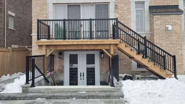 24 Alf Neely WAY, Newmarket, ON L3Y 0C6