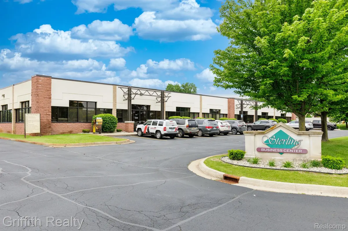 5864 STERLING DR #370, Genoa Twp, MI 48843