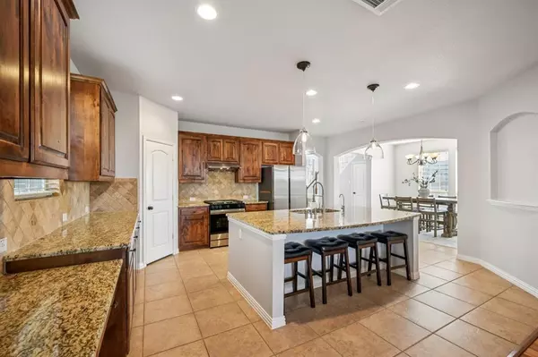 520 Eastland Drive, Lewisville, TX 75056