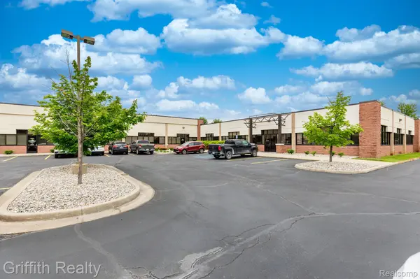 5864 STERLING DR #370, Genoa Twp, MI 48843