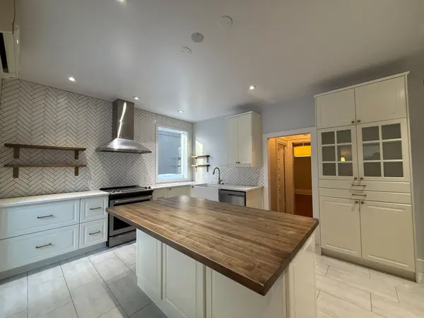 555 Markham ST, Toronto C01, ON M6G 2L6