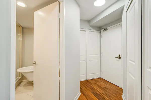 25 Maitland ST #303, Toronto C08, ON M4Y 2W1