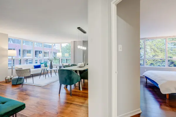 25 Maitland ST #303, Toronto C08, ON M4Y 2W1