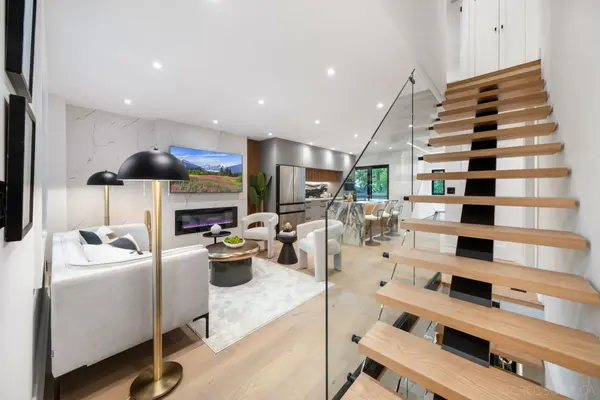 12 Fairfield RD, Toronto C10, ON M4P 1T1