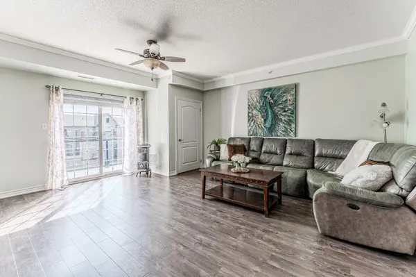 40 Ferndale DR S #402, Barrie, ON L4N 2L3