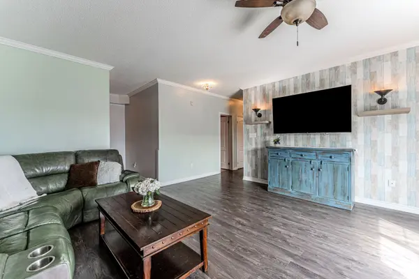 40 Ferndale DR S #402, Barrie, ON L4N 2L3