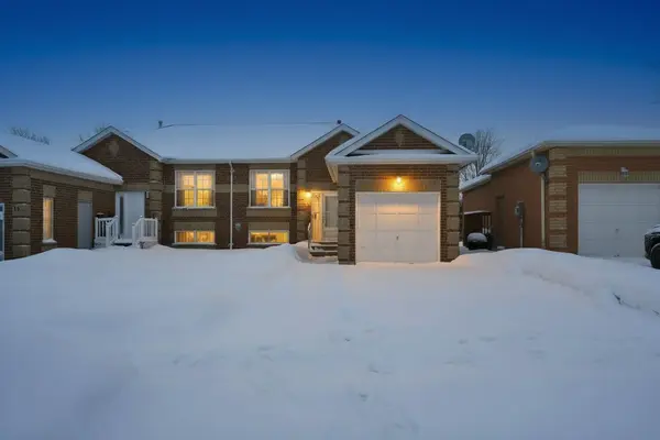 10 Flavelle CRES, Kawartha Lakes, ON K9V 6E2