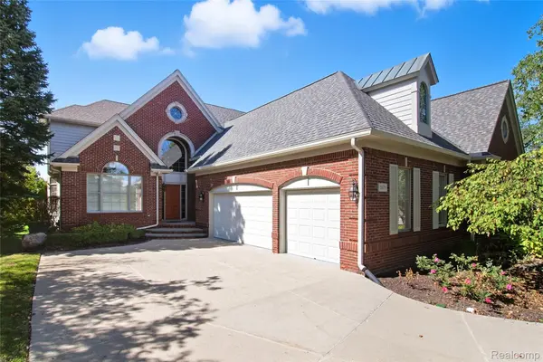 2879 Hastings CT, Oakland Charter Township, MI 48306