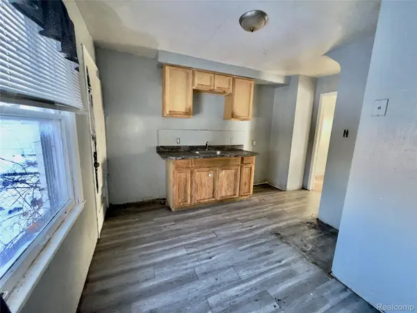 18619 Moross RD, Detroit, MI 48224