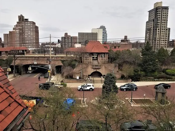 1 Station SQ #411, Forest Hills, NY 11375