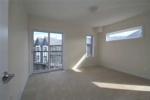 2635 William Jackson DR #304, Pickering, ON L1P 2V8