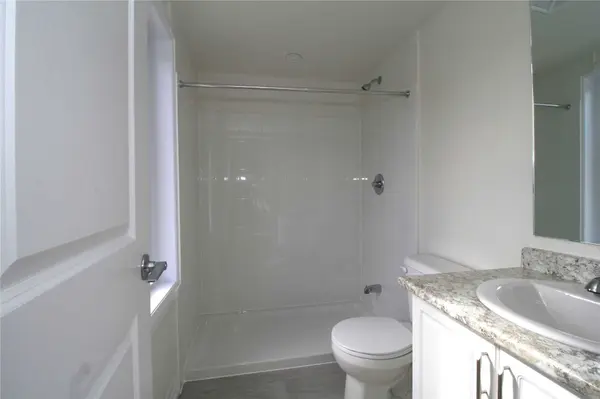 2635 William Jackson DR #304, Pickering, ON L1P 2V8