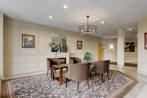 326 Major Mackenzie DR E #416, Richmond Hill, ON L4C 8T4