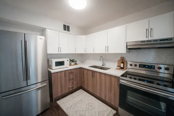 380 Dixon RD #702, Toronto W09, ON M9R 1T3