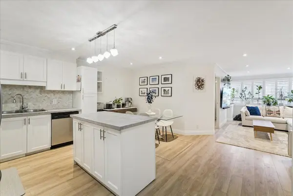 1275 Cornerbrook PL #212, Mississauga, ON L5C 3J3