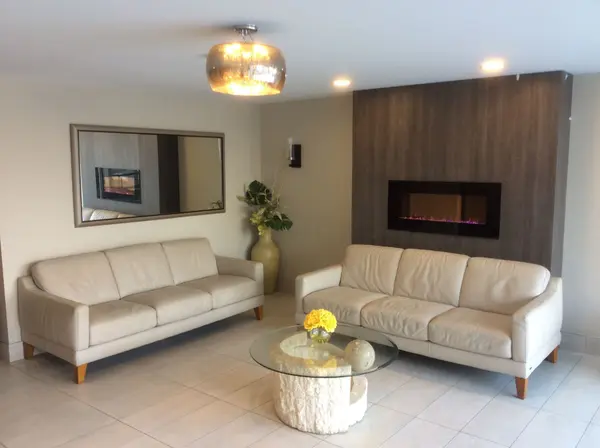 1100 Caven ST #207, Mississauga, ON L5G 4N3