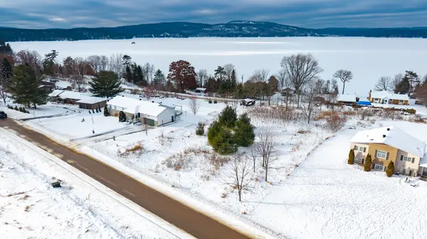 50 Spindle Drift RD, Greater Madawaska, ON K0J 1H0