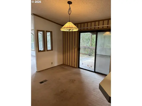 8555 SE MAYBERRY LN, Boring, OR 97009