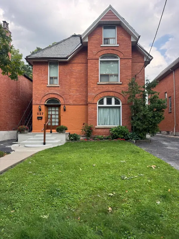 227 Evelyn AVE #4, Toronto W02, ON M6P 2Z8