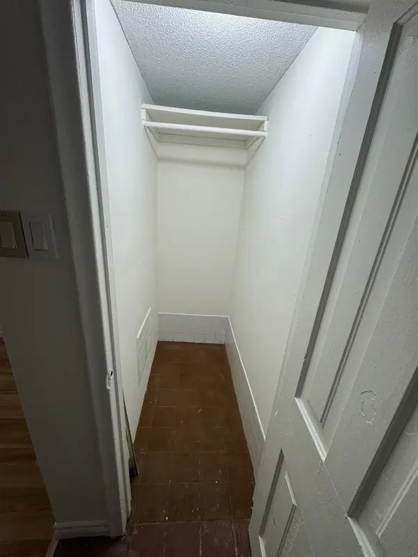 227 Evelyn AVE #4, Toronto W02, ON M6P 2Z8