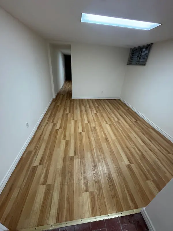 227 Evelyn AVE #4, Toronto W02, ON M6P 2Z8