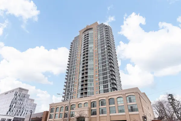 9 George ST #1503, Brampton, ON L6X 0T6