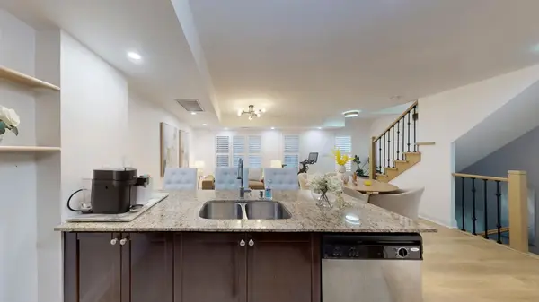 Toronto W02, ON M6H 4K8,25 Turntable CRES #226