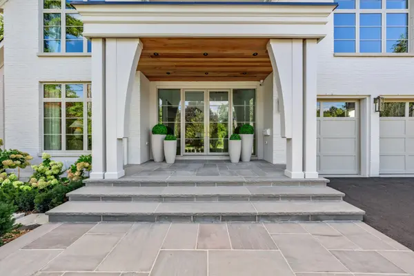 304 Pomona AVE, Burlington, ON L7N 1T3