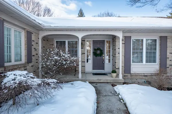 56 Acredale DR, Hamilton, ON L0R 1H2