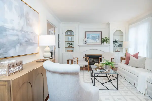 56 Acredale DR, Hamilton, ON L0R 1H2