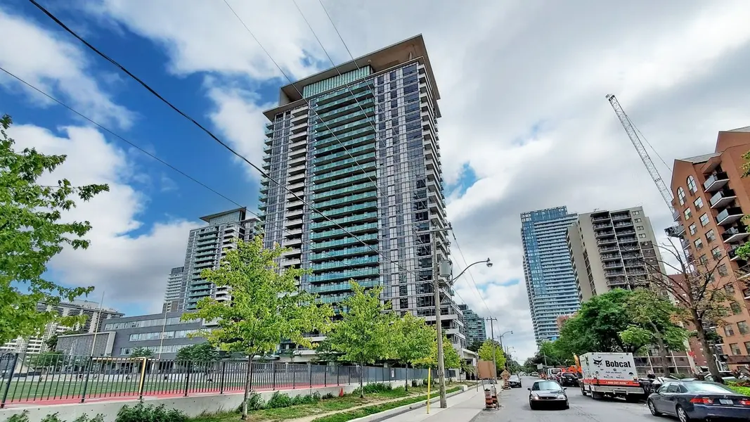 70 Roehampton AVE #212, Toronto C10, ON M4P 1R2