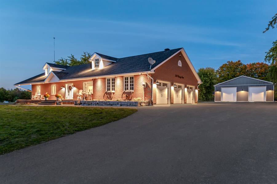 250 Denney DR, Essa, ON L3W 0T8