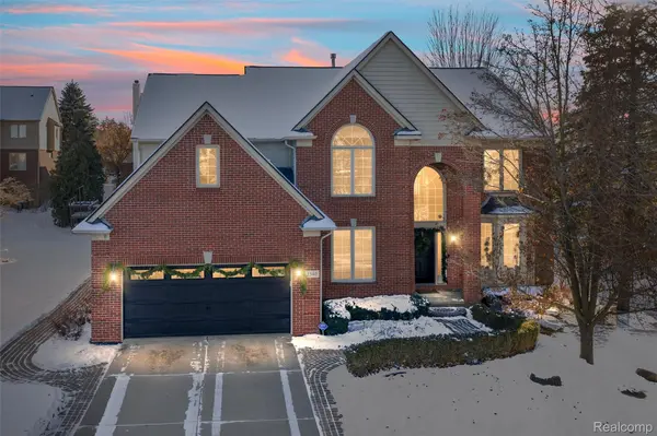 1340 Ross LN, Rochester, MI 48306