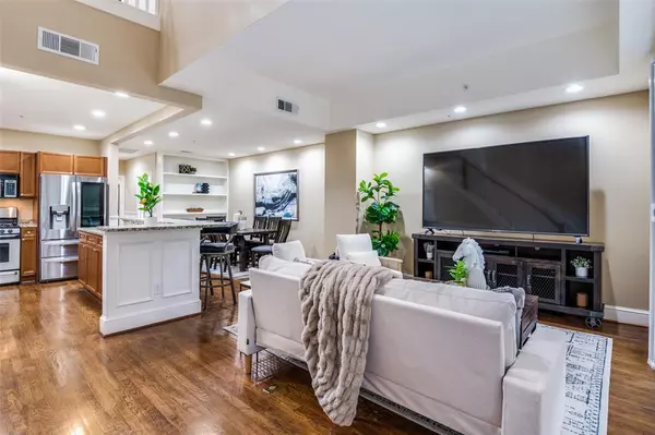 Addison, TX 75001,5055 Addison Circle #422