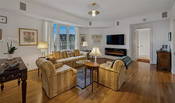 Dallas, TX 75219,3401 Lee Parkway #2106