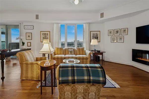 Dallas, TX 75219,3401 Lee Parkway #2106