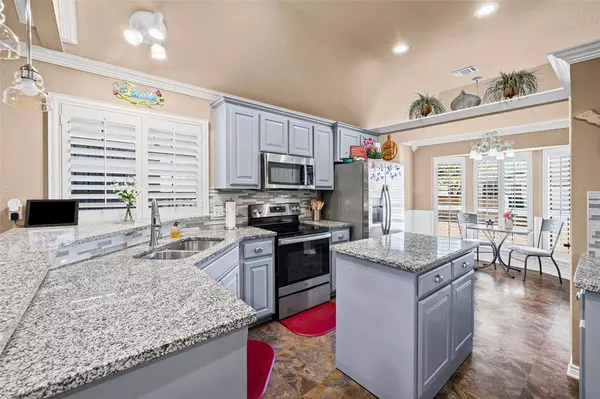 1208 Henard Lane, Granbury, TX 76048