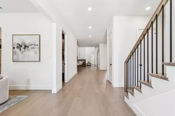 Dallas, TX 75214,6402 Kenwood Avenue