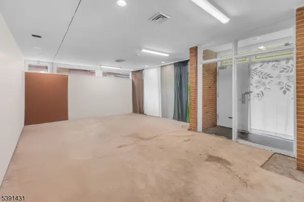 86 88chancellor Ave, Newark City, NJ 07112